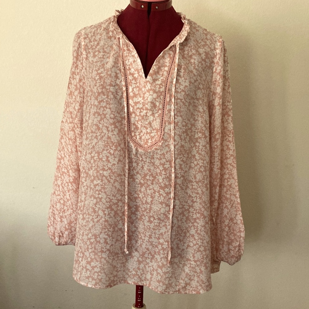 COMO BLU size 1X light orange floral long sleeves blouse with ruffle neck.